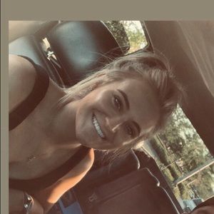 Meet your Posher, Caitlin